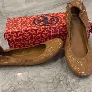 Tory Burch Eddie Patent Ballet Flat Tan 10